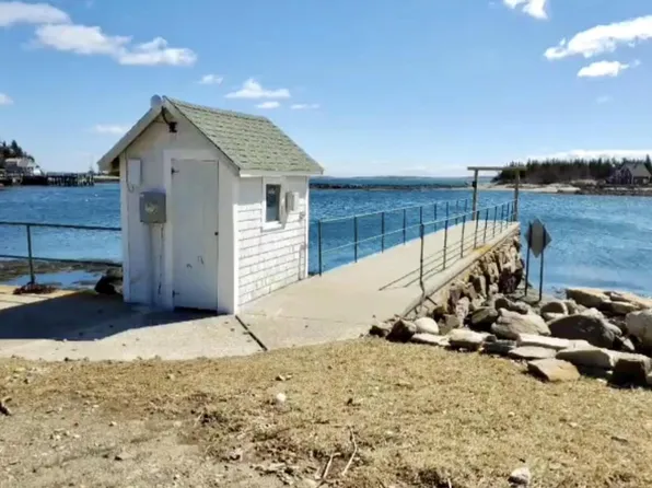 000 Hendricks Hill Road, Southport, ME 04576