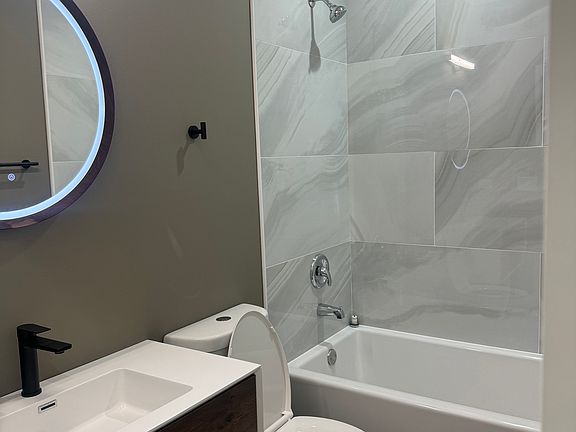 3rd image of 3723 S Lake Park Ave