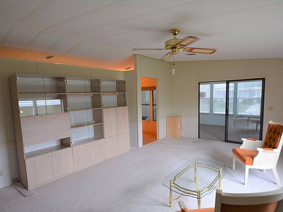 3rd image of 583 Bermuda Dr