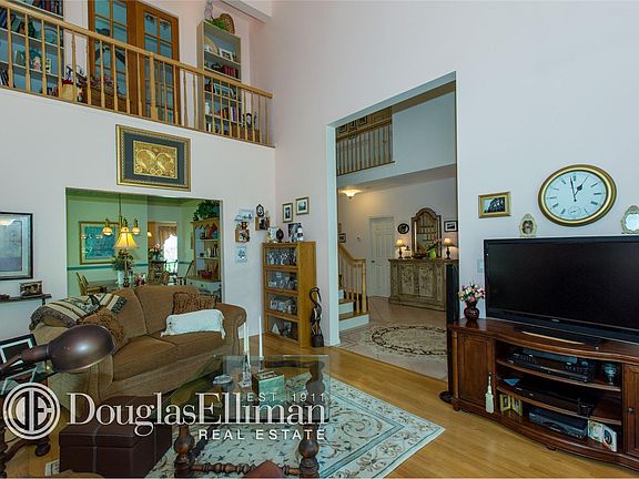 4th image of 27 Spinnaker Ln