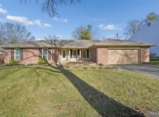 1047 Camargo Dr, Ballwin, MO 63011