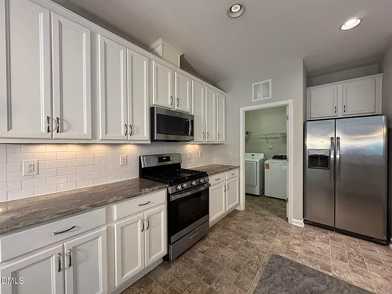 202 Cypress Hill Ln — Photo 4