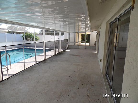 3rd image of 101 N Oxford Dr