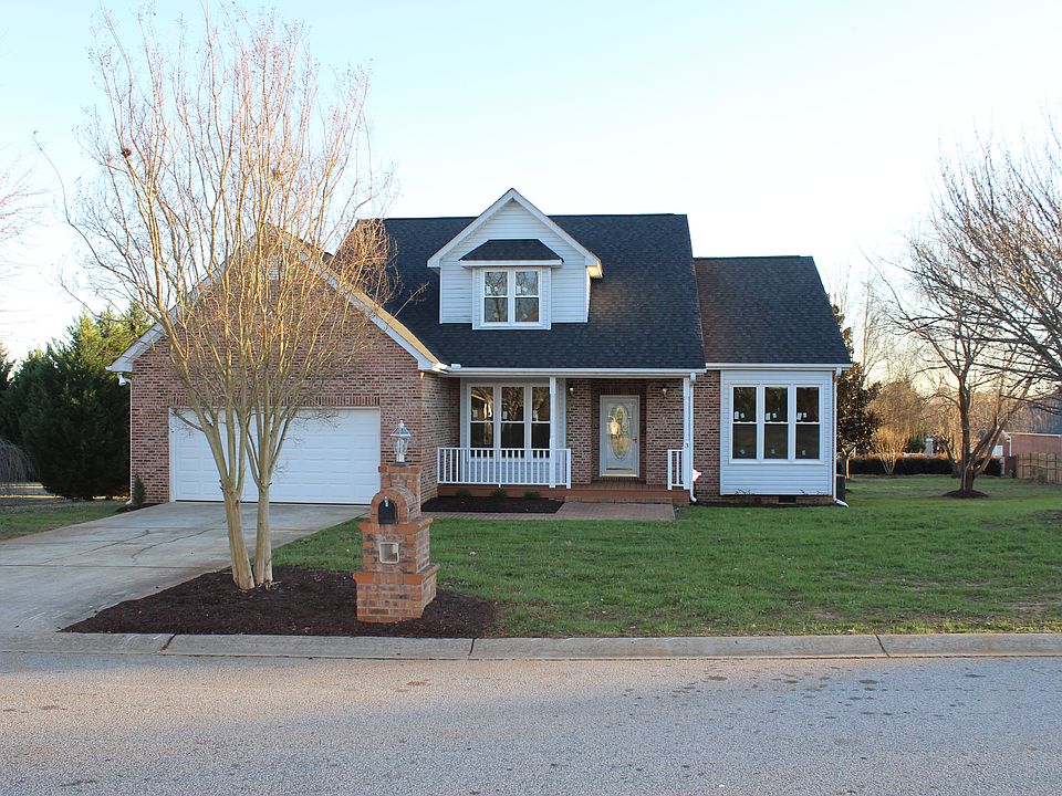 1st image of 3 Darby Hill Ln