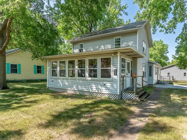 325 8th Ave, Camanche, IA 52730