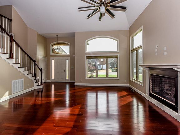 4th image of 270 Savannah Park Dr