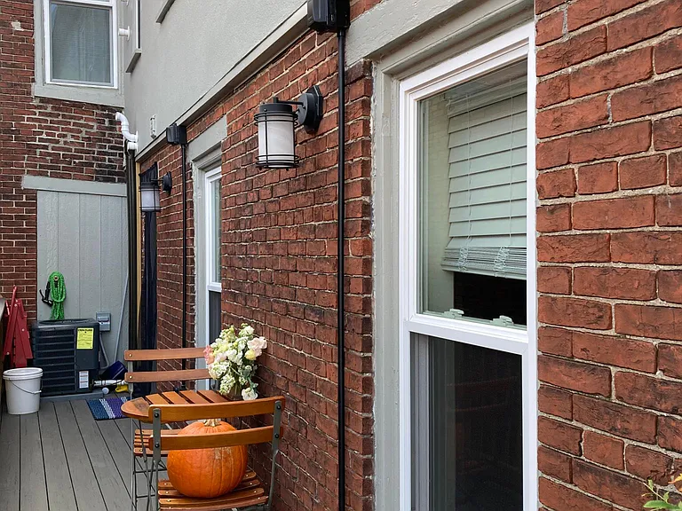Side porch/deck