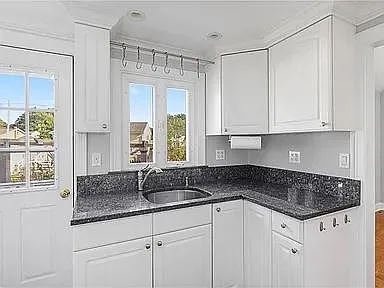 214 Madison St — Photo 2