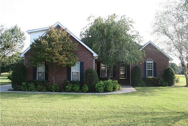1st image of 107 Fieldstone Dr