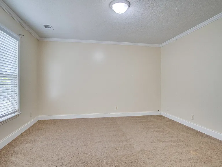 727 Bremen Ave — Photo 15