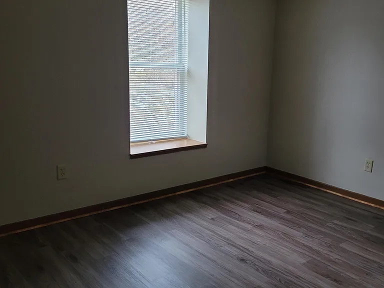 401 N Walnut St — Photo 7