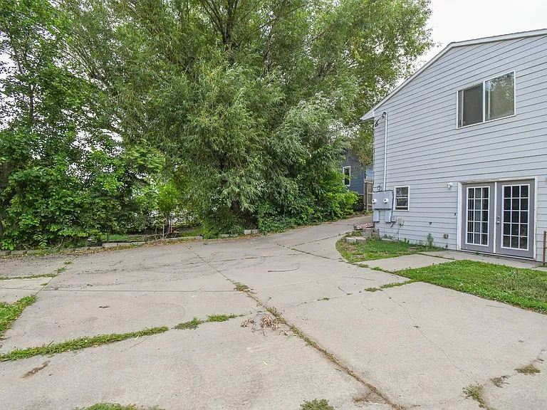 1115 N Duluth Ave — Photo 34