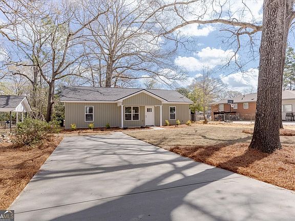 3rd image of 110 Lee St