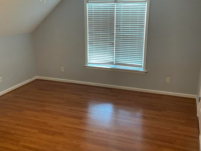 529 Raintree Rd — Photo 23