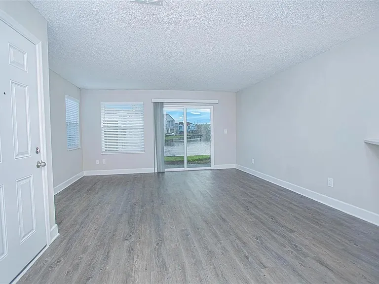 2540 Woodgate Blvd #101 — Photo 2