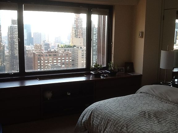 3rd image of 20 W 64th St APT 40V