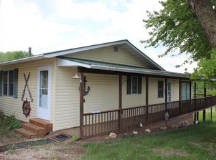 631 N 1st St, Harpers Ferry, IA 52146