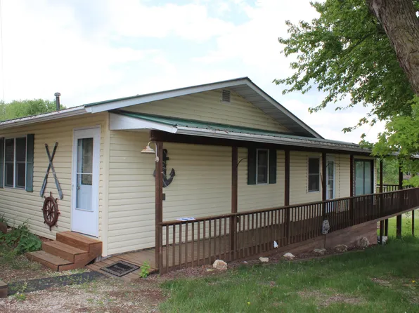 631 N 1st St, Harpers Ferry, IA 52146