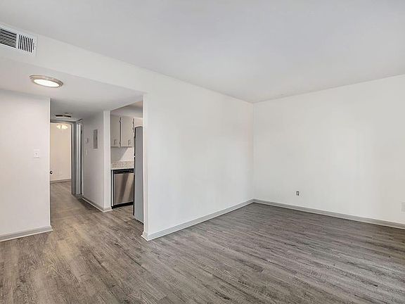 2nd image of 1509 16th Ave S #2B-1Ba-800Sqft