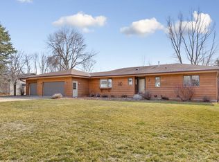 955 Ridge Rd, Owatonna, MN 55060