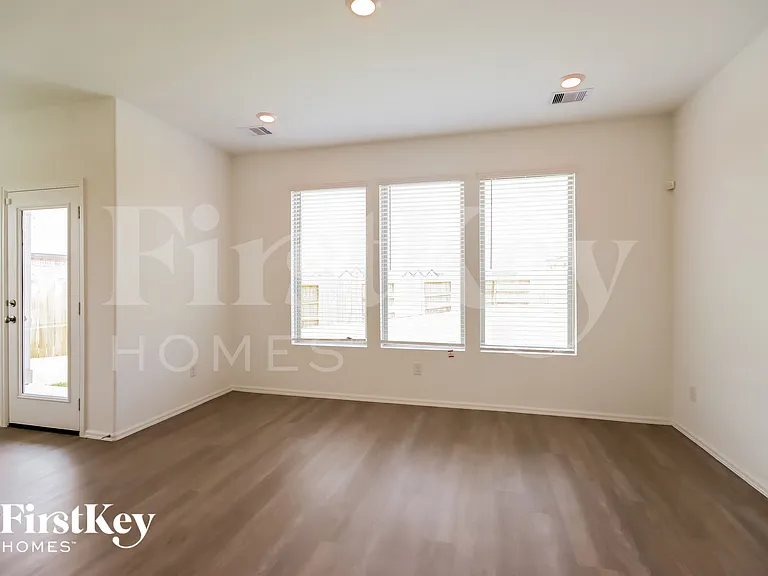 23709 Pagliano Ct — Photo 3