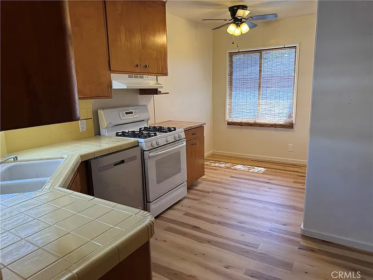 831 W Harvard Pl — Photo 10