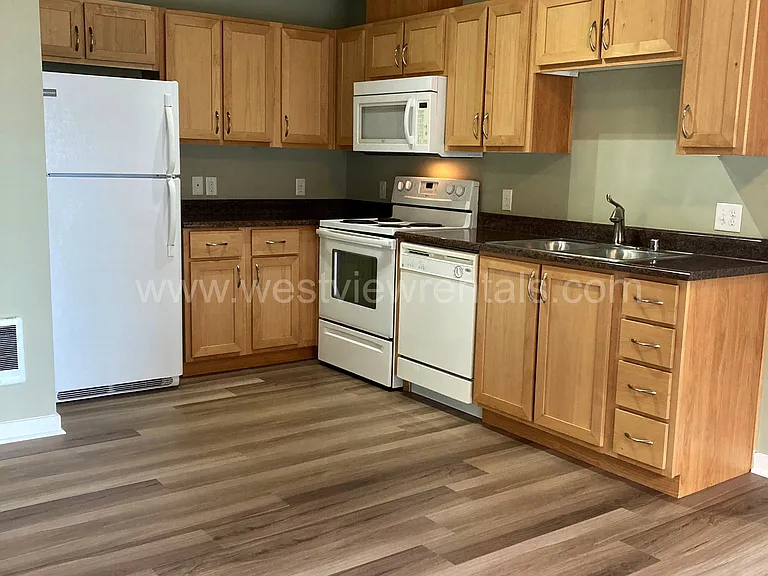 200 E Maple St — Photo 457