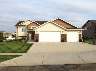 5113 Boulder Ridge Rd, Bismarck, ND 58503