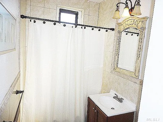 Sold by Madeleine Realty Ltd. | media 2