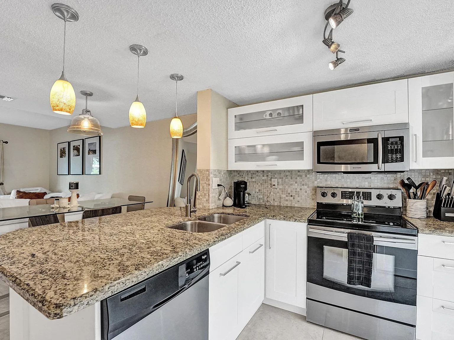 2 bed, 2.5 bath, 1018 sqft, $3,250 — Photo 4
