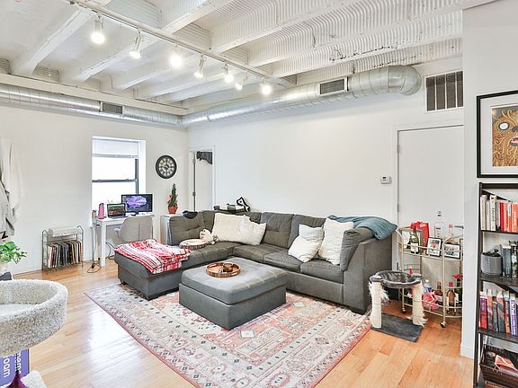 4th image of 1150 N Milwaukee Ave #3B