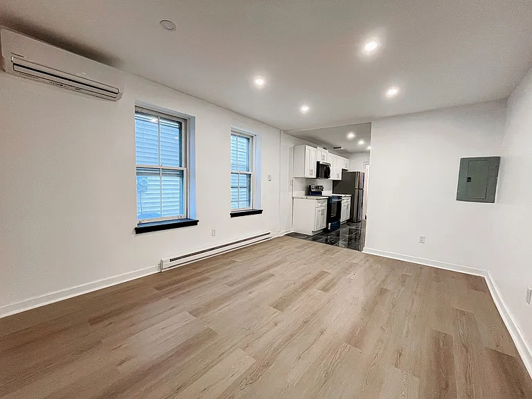 208 Warren St — Photo 34