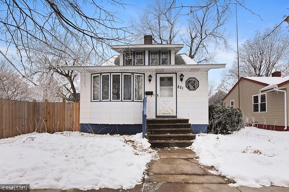 1st image of 821 8th Ave N