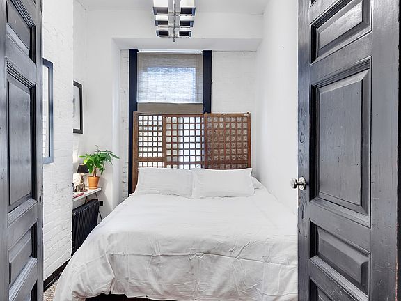 4th image of 433 Waverly Ave #1