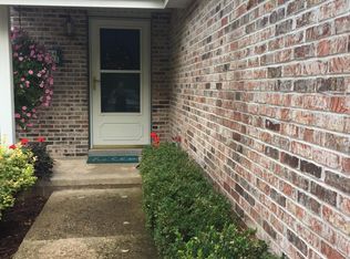 W64N223 Fairfield St, Cedarburg, WI 53012