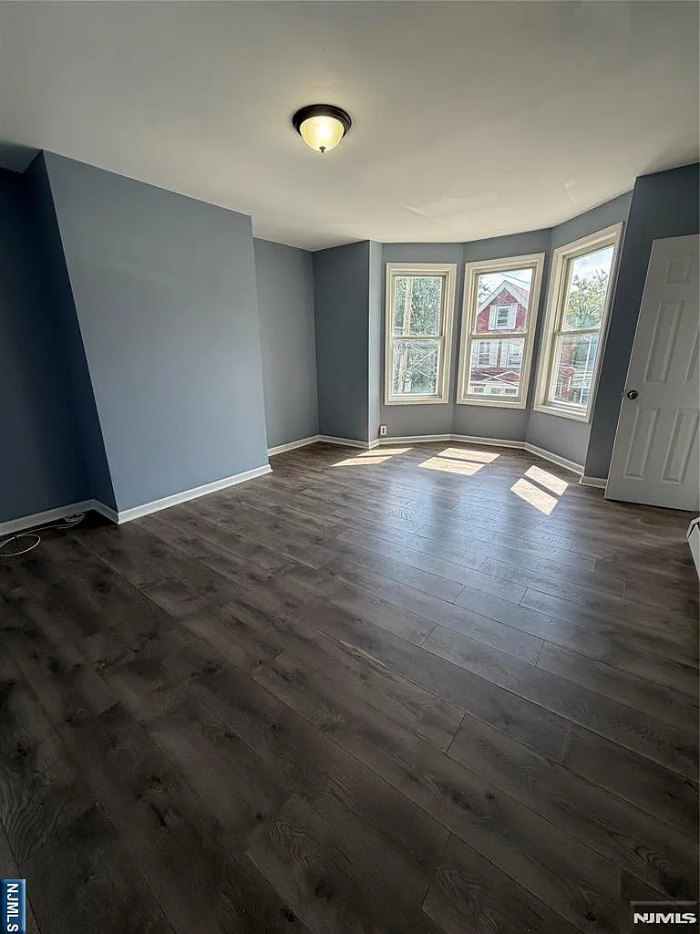 2 bed, 1.0 bath, $2,400 — Photo 3