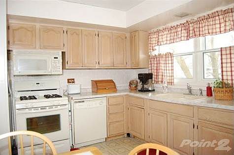 1355 Hassell Kitchen