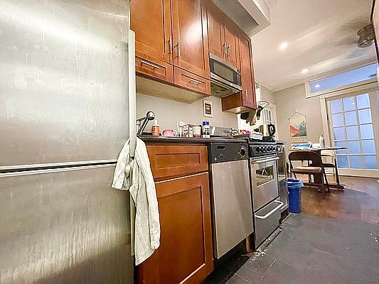 4th image of 305 W 97th St #3