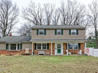 16 Secada Dr, Clifton Park, NY