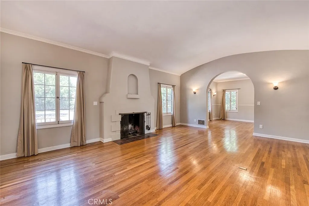 4 bed, 2537 sqft, $7,950 — Photo 3
