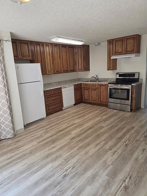 3 bed, 1200 sqft, $1,595 — Photo 3