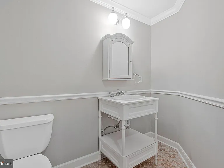 5834 Seven Pines Ct — Photo 43