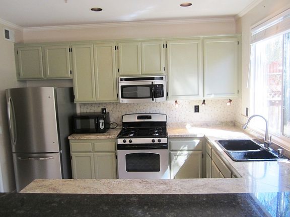4th image of 154 Pacos St