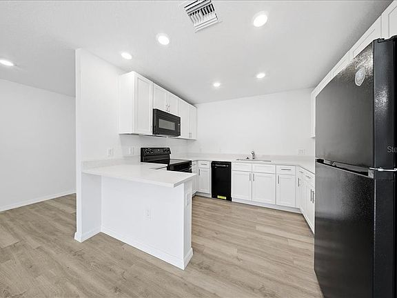 5th image of 5565 Lavender Ave