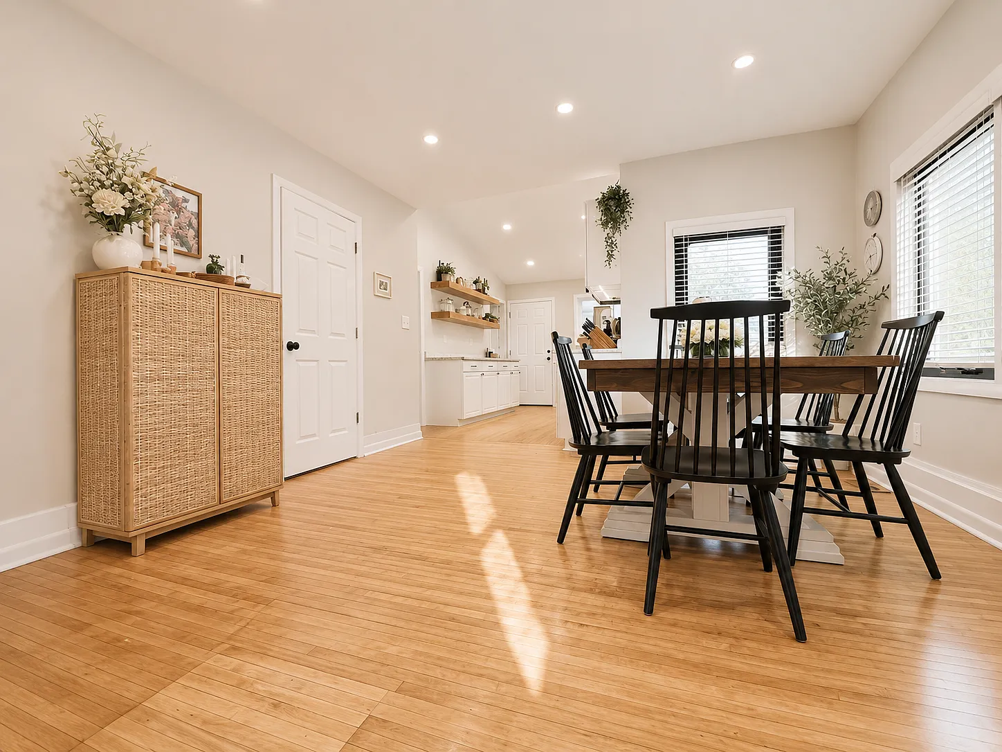 3 bed, 1318 sqft, $1,900 — Photo 1