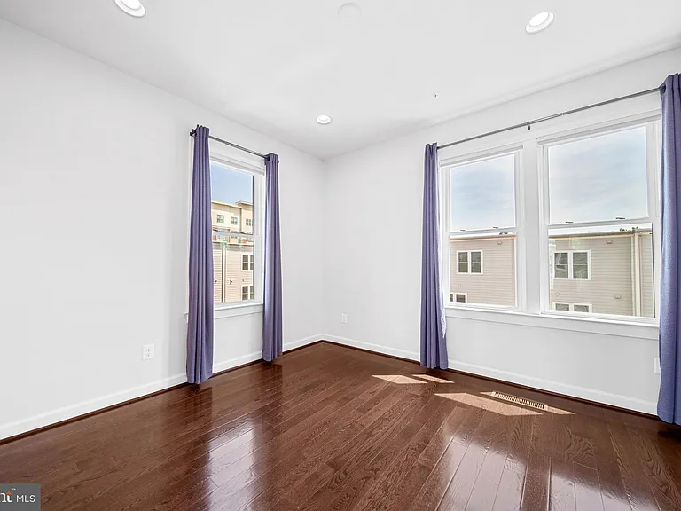 1121 S Lincoln St — Photo 45