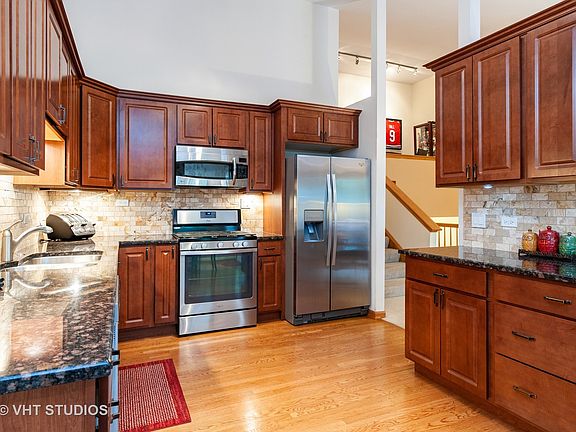 2nd image of 1814 Maplewood Ct #1814