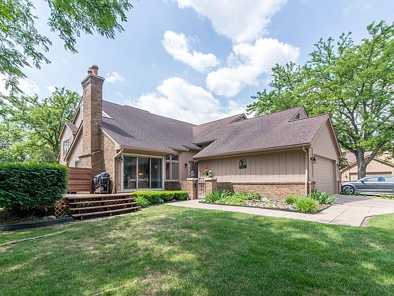 4th image of 37648 N Laurel Park Dr #63