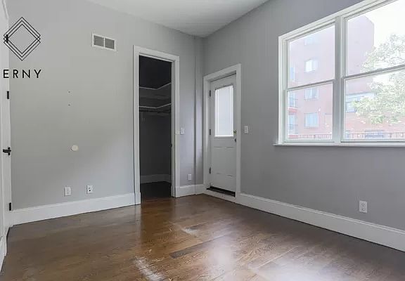 4th image of 216 Walworth St #3B