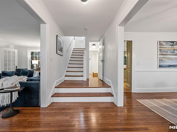 3rd image of 163 Phelps Rd